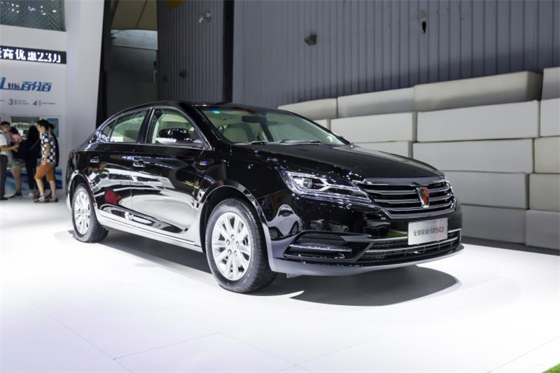 全新荣威950、荣威e950定义“高级轿车” 成都车展亮相售价16.88万起 互联网汽车上市一周年 系统升级带来颠覆式进化